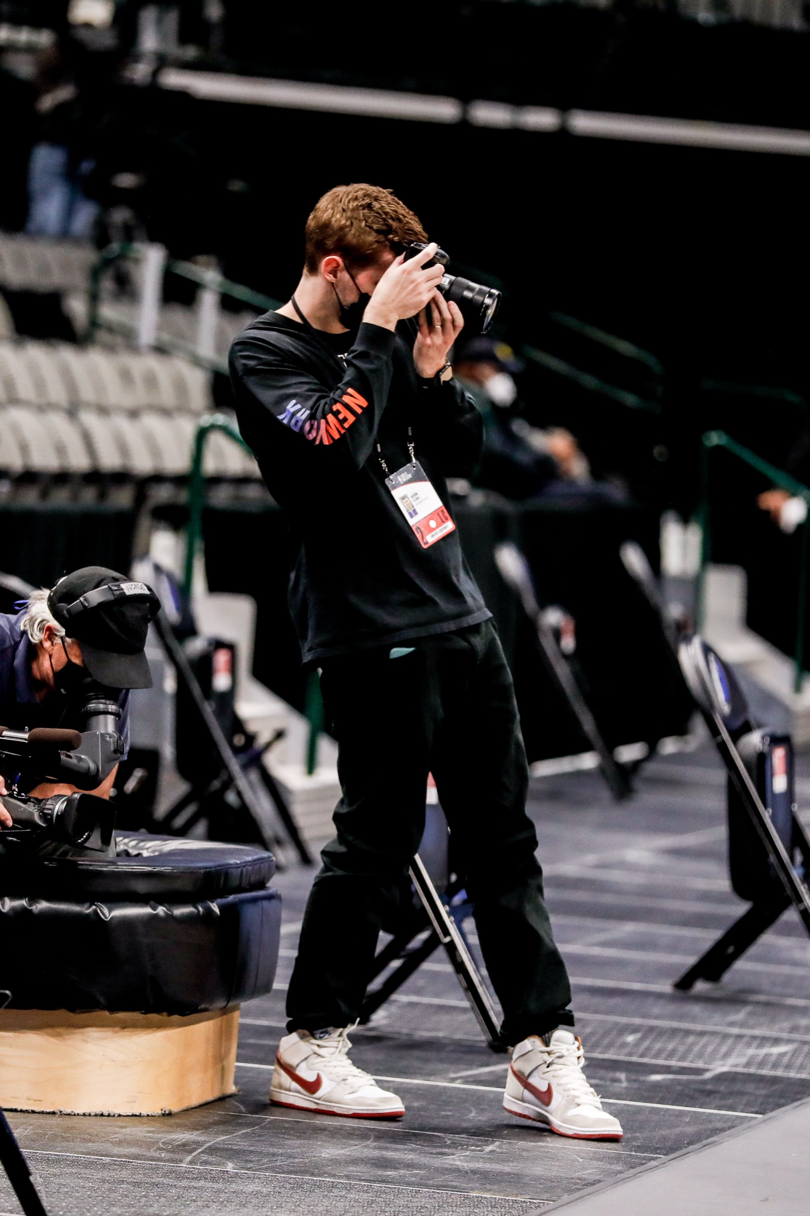 Kevin shooting courtside in Knicks gear